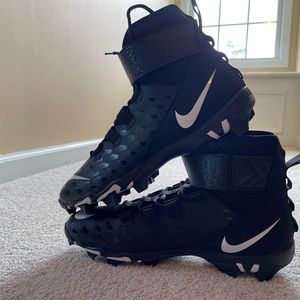 Nike Men's Force Savage Shark 2 Football Cleats